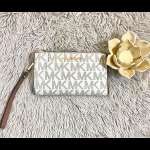 Michael Kors Wristlet Wallet